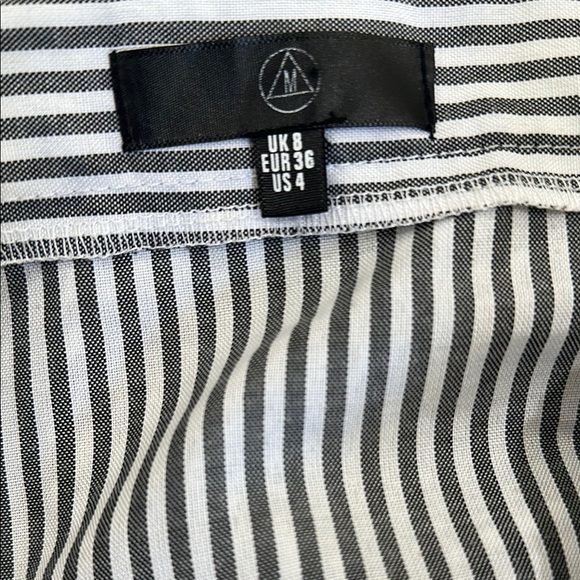 Missguided off the shoulder Black and White Mini Dress - Picture 2 of 3